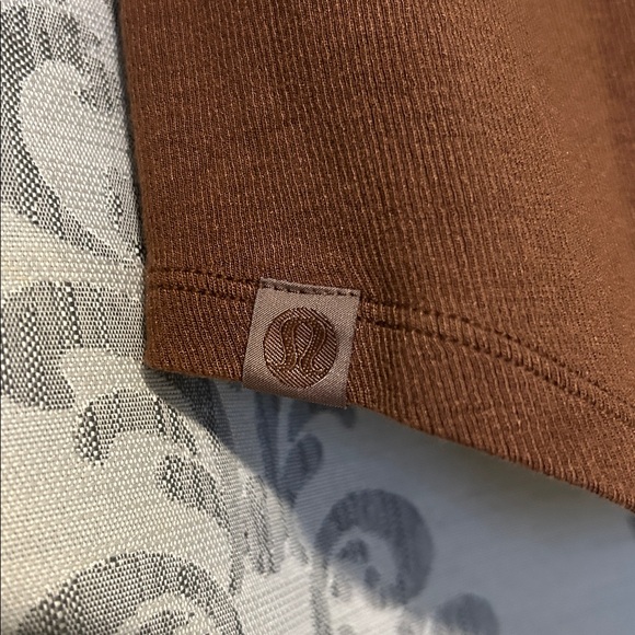 Lululemon Brown Hold Tight Long Sleeve Women's Top 6 - Picture 4 of 4